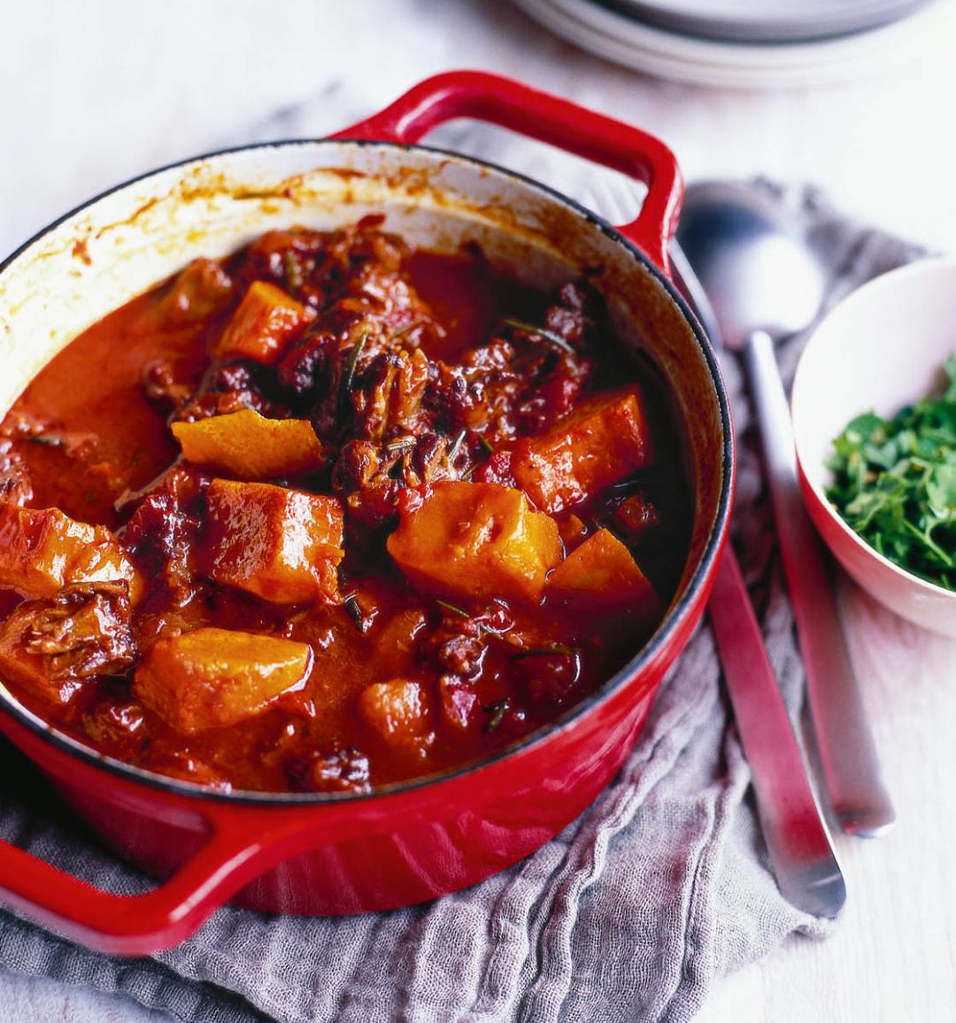 Oxtail stew with pumpkin and cinnamon