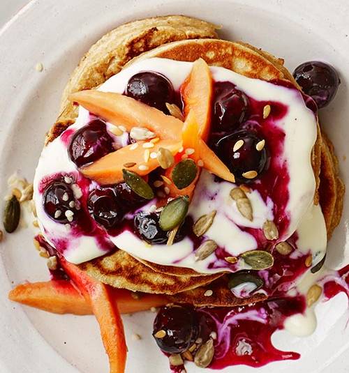 Oaty hotcakes with blueberry compote