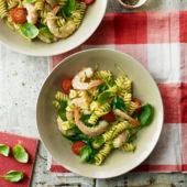 Garlicky prawn and courgette pasta
