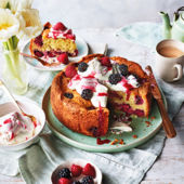 Berry bakewell cake