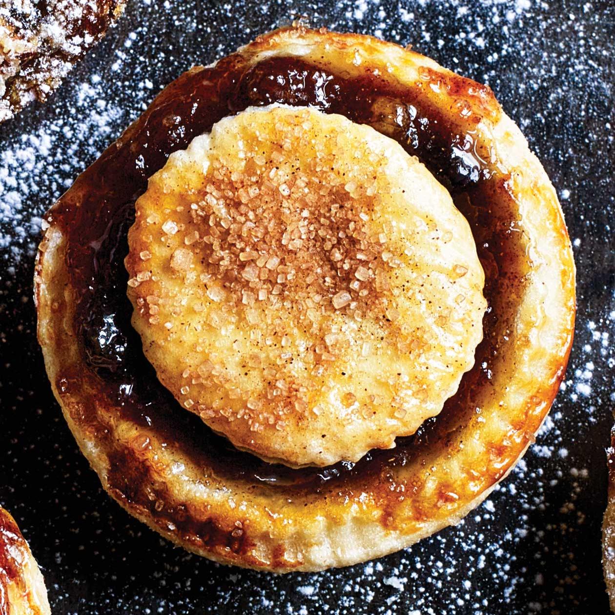 Mince Pies with Clementine & Brandy. Tasty English pastries for Christmas!