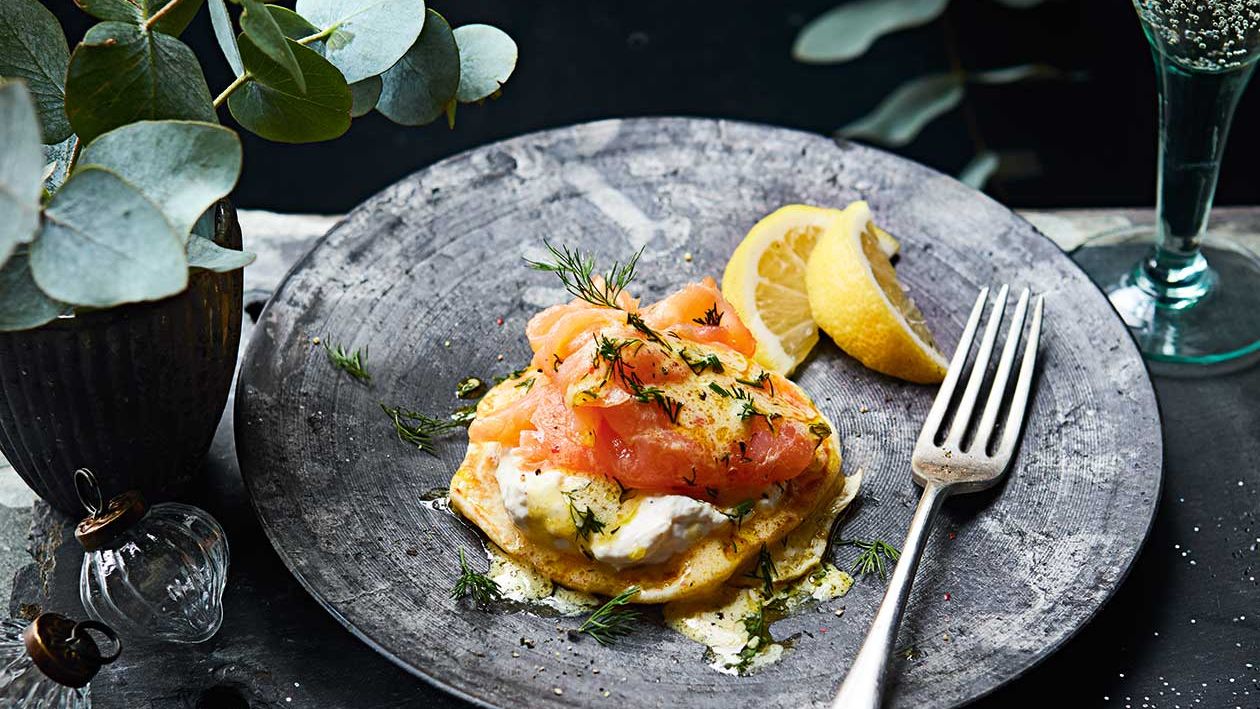 Cream cheese pancakes with smoked salmon - Recipe Petitchef