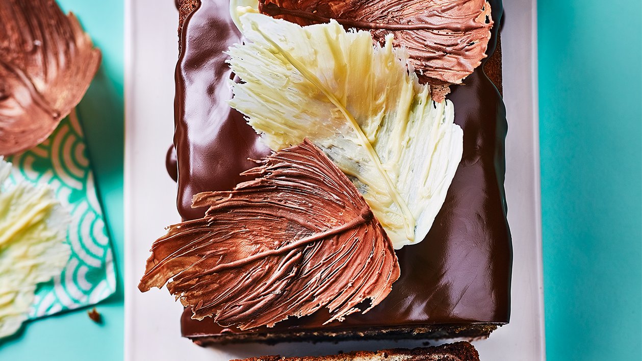 Silver Elegant Crown Feather Cake – Honeypeachsg Bakery
