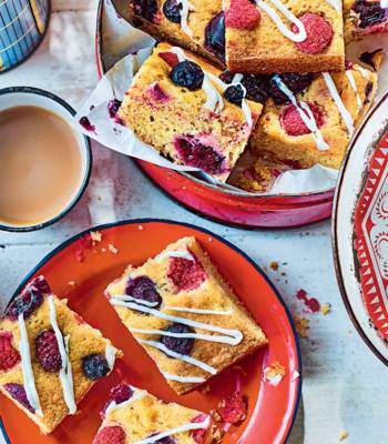 Berry 'cheesecake' cake