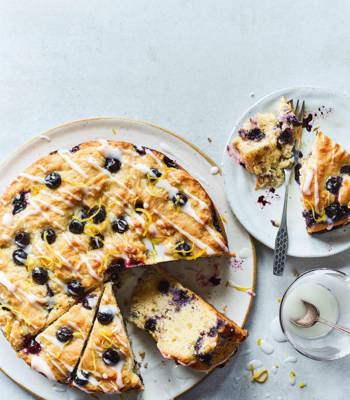 Lemon-blueberry muffin cake