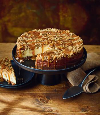 Apple crumble cheesecake