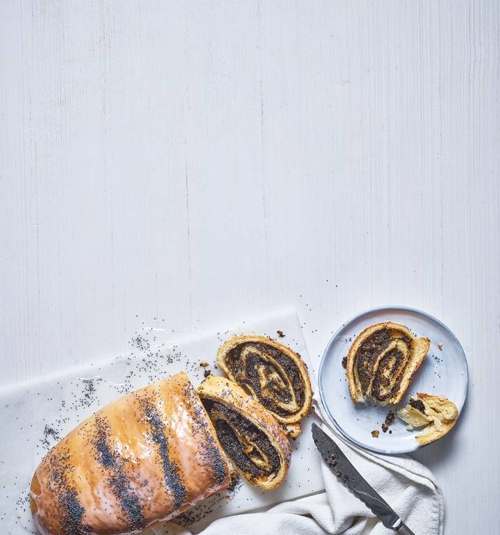 Polish poppy seed roll