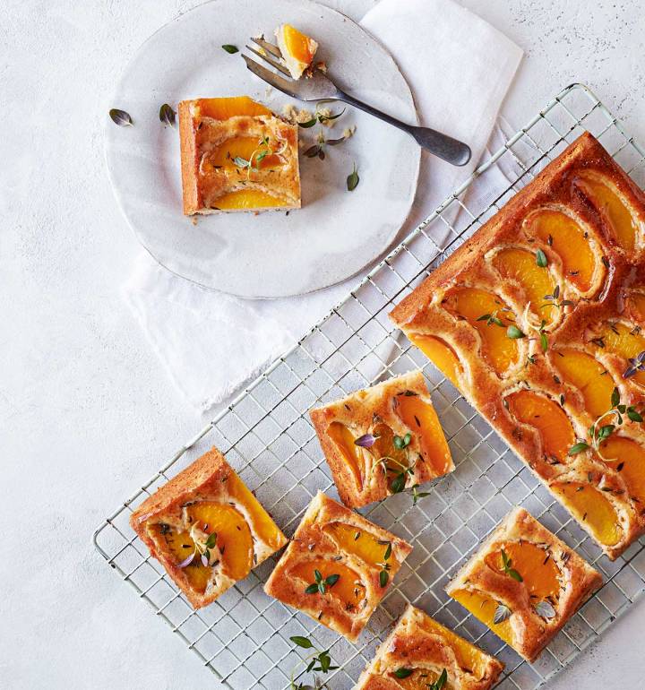 Peach and thyme traybake