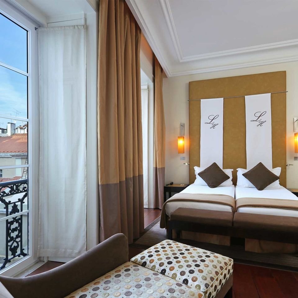 A lavish room at Heritage Avenida Liberdade